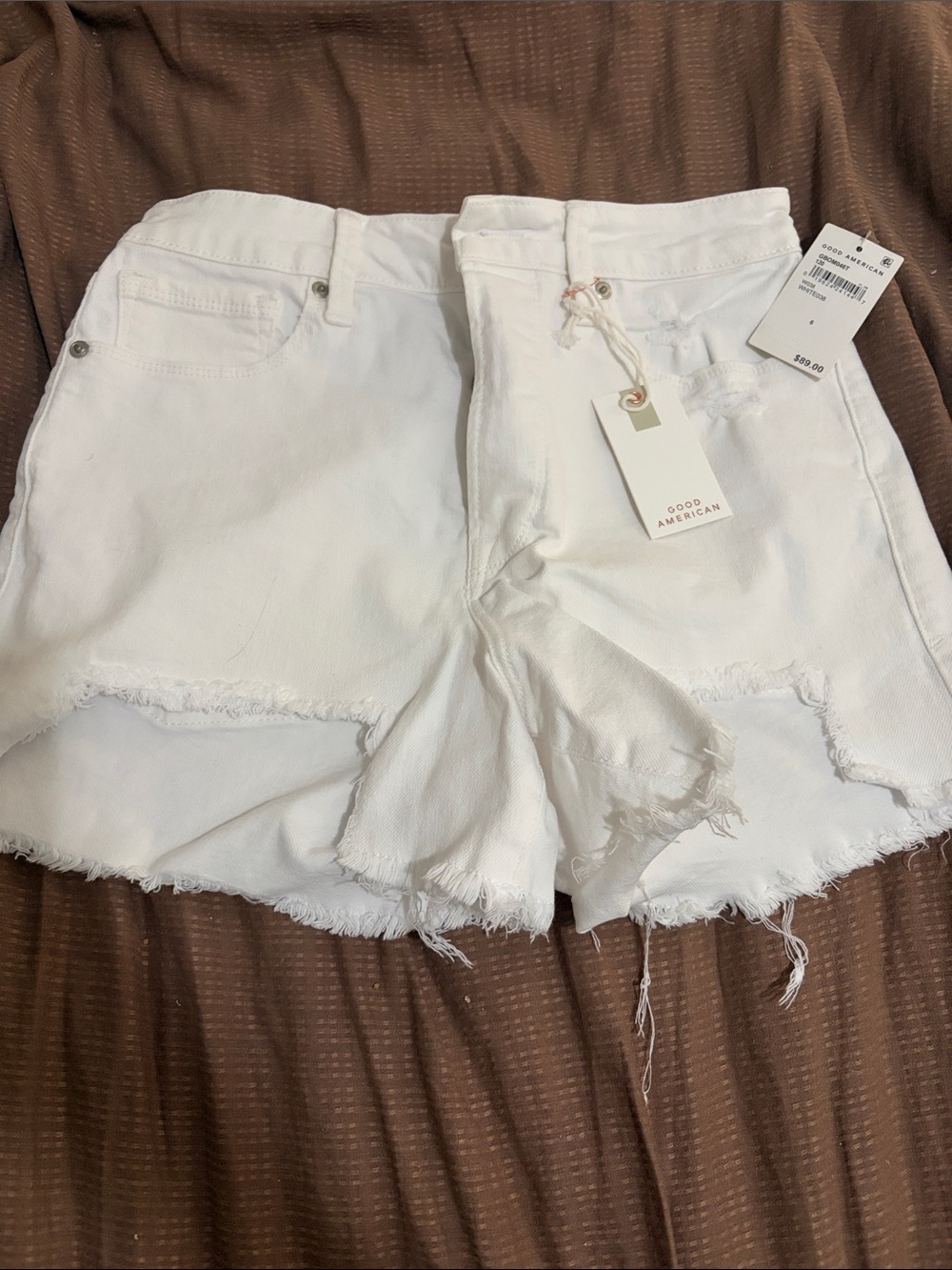 Good American bombshell shorts